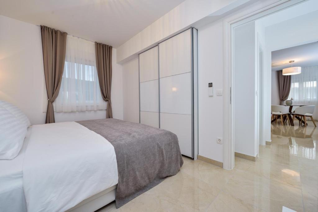 Luxury Apartment Arta-2 With Heated Pool And Jacuzzi Bibinje Eksteriør billede